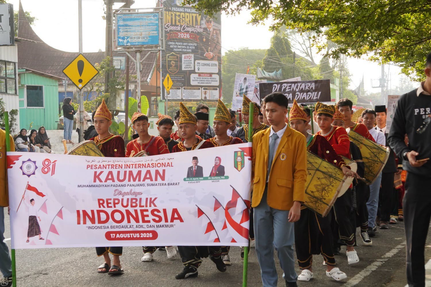PAWAI ALEGORIS HUT RI-81 KOTA PADANG PANJANG